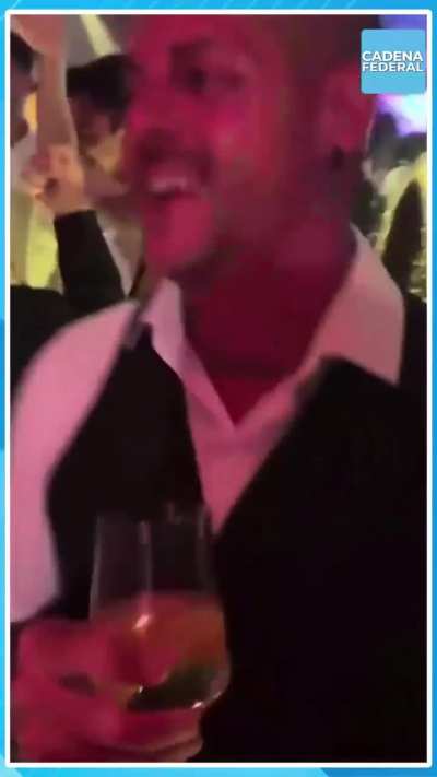Macri bailando en la boda de su sobrino