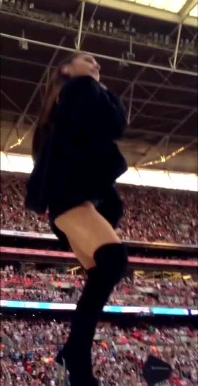 Ass jiggling like crazy