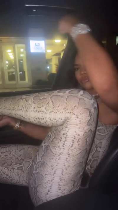 I'll fuck Kitty right in that small ass seat🍆<wbr>💦💦💦💦