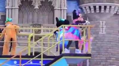 Minnie! Get the Flammenwerfer!