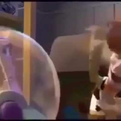 ᕙ(⇀‸↼<wbr>‶)ᕗ