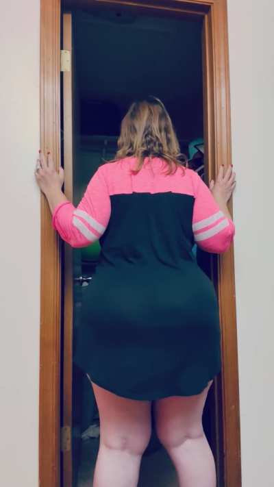 I know you love my big fat Milf ass. I bet you wish you were here to smell my stinky butthole while I fart, right? 💨