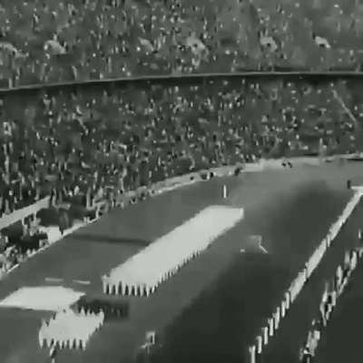 Isso não foi um incentivo ao nazismo mas sim a coca cola