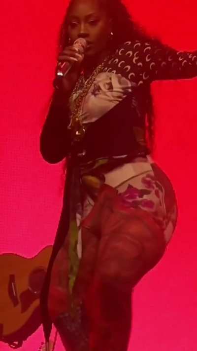 GYATTT Tems I was NOT familiar wit ya game 😳🥵😮‍💨<wbr>🍑🍑🍑