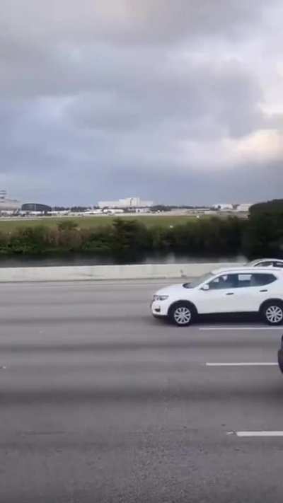 Bikers close the Highway and stop traffic flow in one of the most important parts of Miami.