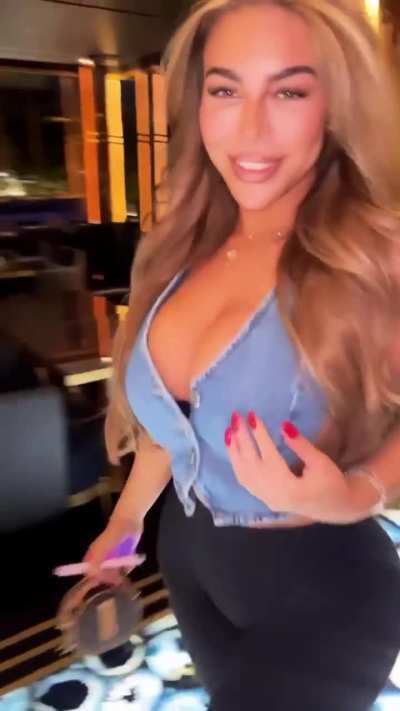 Dubai based Dutch baddie (@xrosa.s)