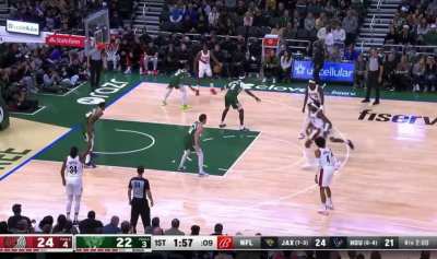 [Highlight] Scoot Henderson hits isolation pull-up three over Damian Lillard