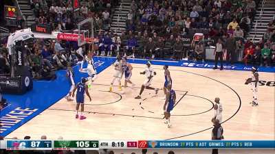 [Highlight] Giannis fools Harden with the pump fake and then slams it to put the Bucks up 20!
