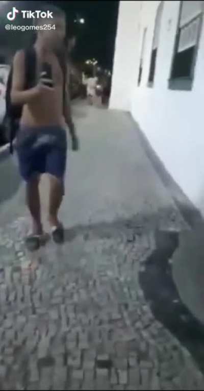 Deve ter ficado um climão dps disso
