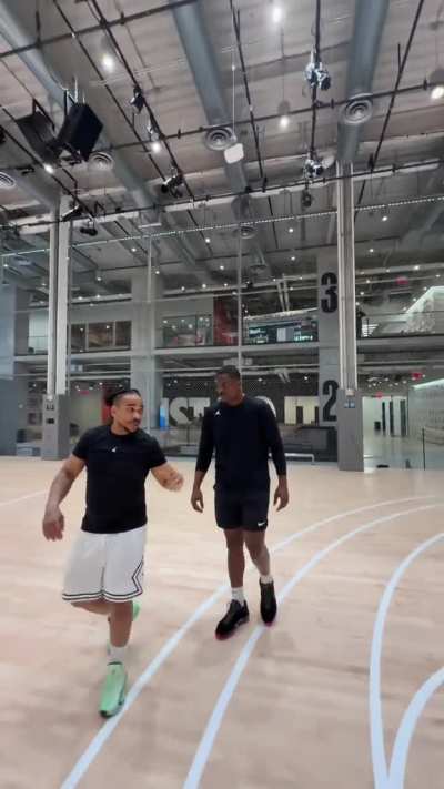 Max B 🌊 gets his jimmy 🏀 right with a clout chaser 🤳📈 that moonlights as a basketball trainer ⛹️‍♂️🔫