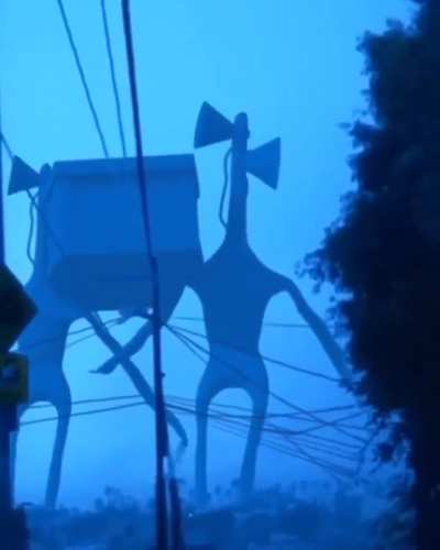 Quando você ta em um beco sem saída e você escuta passos bem altos e sons de sirene atrás de você