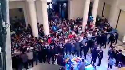 No había visto este video. Increíble cómo vulneraron la seguridad de la Casa de Gobierno. ¿Nadie ofreció la renuncia, sea ministro, secretario o Casa Militar, no?