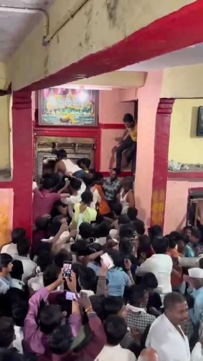 Thousands swarm a temple in India seeking to have their wishes granted, turning the entrance into chaotic scenes straight out of a zombie apocalypse.