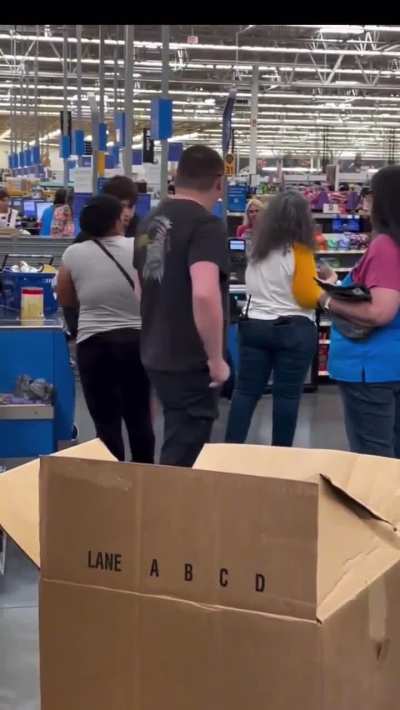 Lady with her baby prey on people’s sympathy to buy her groceries then return to get cash from store