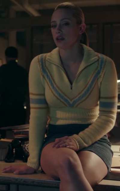 Lili Reinhart..