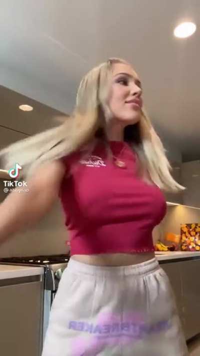 She’s just so ✨sexy✨