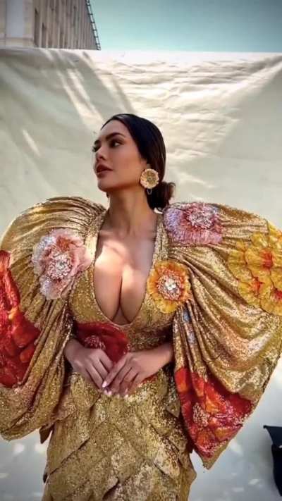 Esha Gupta Butterfly 🔥