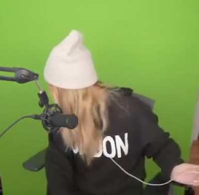 👀