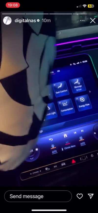Anyone know what is playing in DN’s story? Shazam doesn’t pick anything up. 