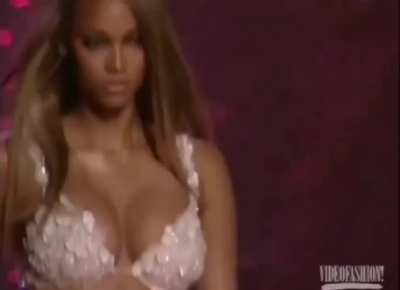 Tyra Banks (2001)