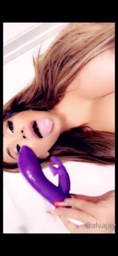 😼