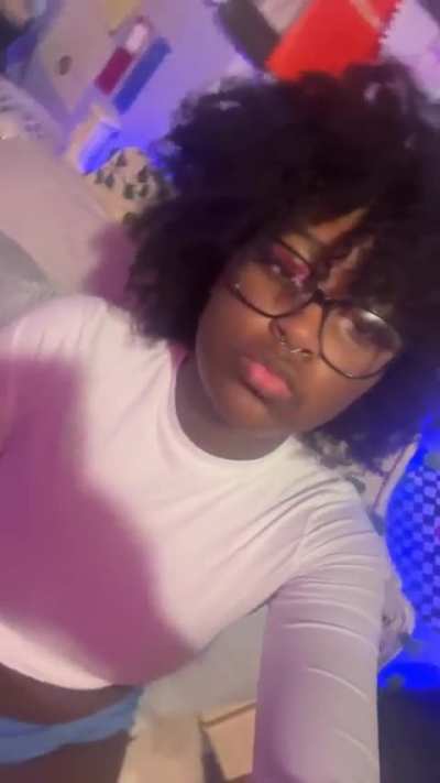 ➿👩🏾‍🦱