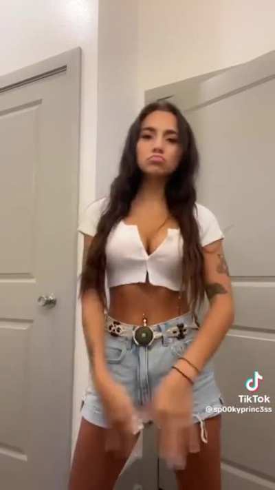 White top 👀