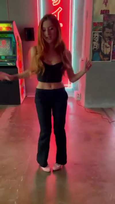 Marlhy cute dance and nice tits