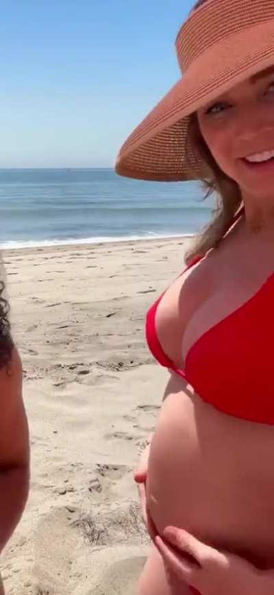 Caity Lotz 