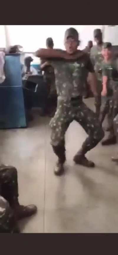 ⚠️⚠️⚠️⚠️ *URGENTE* Após troca do ministro da defesa vídeo mostra agitação nos quartéis.
