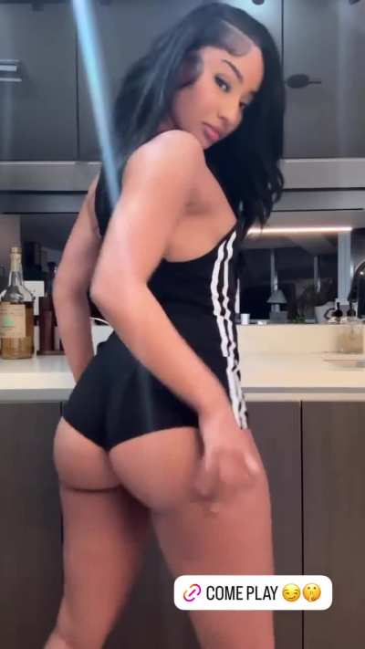 Rubi rose twerking
