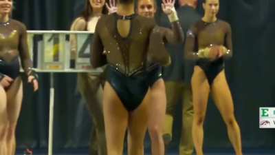 Western Michigan’s girls are stacked‼️😳🥵🤎💛🤍🐴