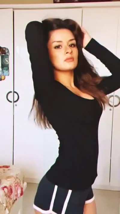 She is such a slut🤤<wbr>🤤🤤