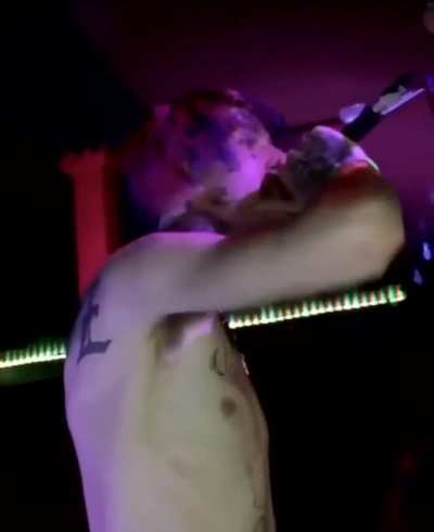 lil peep singing i miss you by blink 182 from a different angle <3