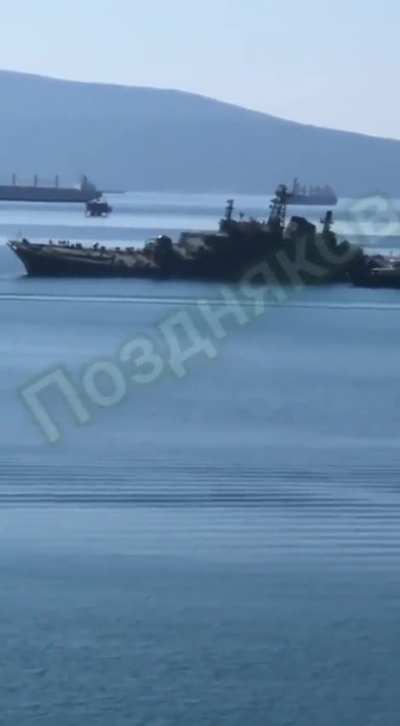 UA POV: Russian ship being towed after presumably being damaged by something
