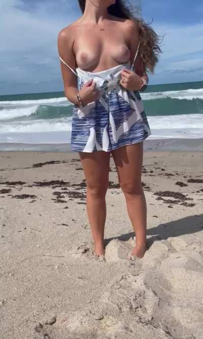 Some beach titties 😊