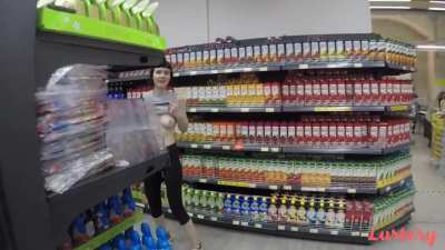 Flash on aisle 2!