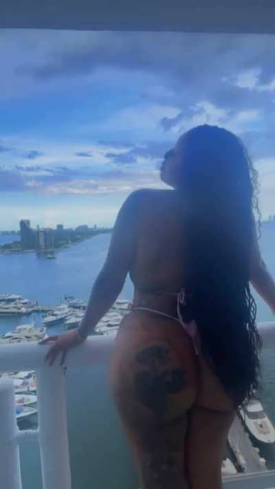 Big giant booty