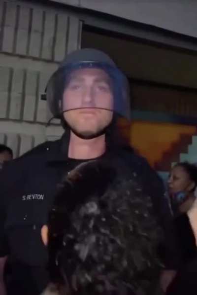Police officer shows great discipline