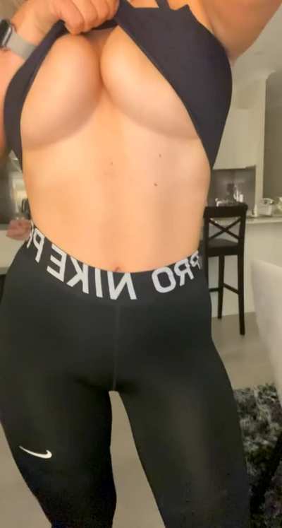 Do you like the way I drop my titties from my gym top? [OC]