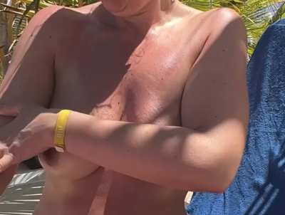 ☀️🌴 Could you cream my 35yo MILF's back please? Maybe other parts too...☀️🌴