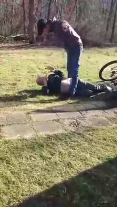 Angry father slaps around a sex offender and gives him a warning.
