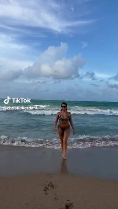 @christiekerdahi