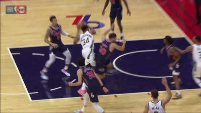[Highlight] Giannis eurosteps into a defender, hits him with the elbow, falls over and gets to the line