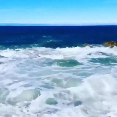 🔥 Torah Well, USA. At high tide, seawater begins to fill the funnel, and after a few seconds it is thrown out.