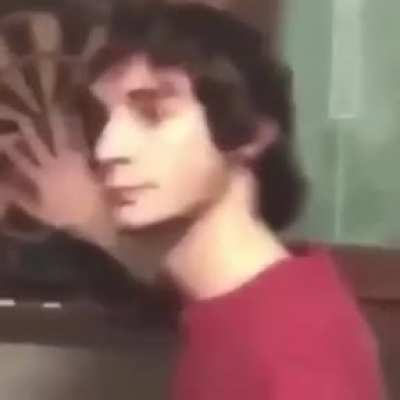 Este ser ultrapassou o limite humano e transcendeu e agora não sente dor, sentimento ou expressões faciais.