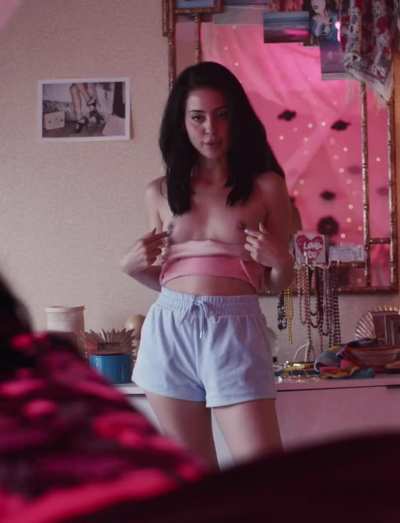 [Topless] Alexa Demie in Euphoria s01e01
