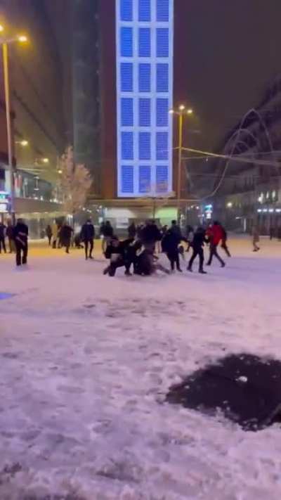 Snow fight in Madrid, covered in snow for the first time in 61 years