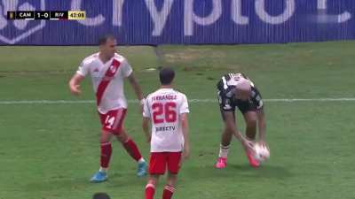 Deyverson's fake (Copa Libertadores Semi-Final 1st Leg)