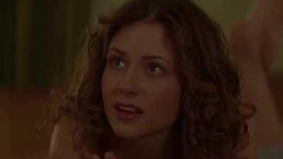 Jenna Fischer is everything in this scene.